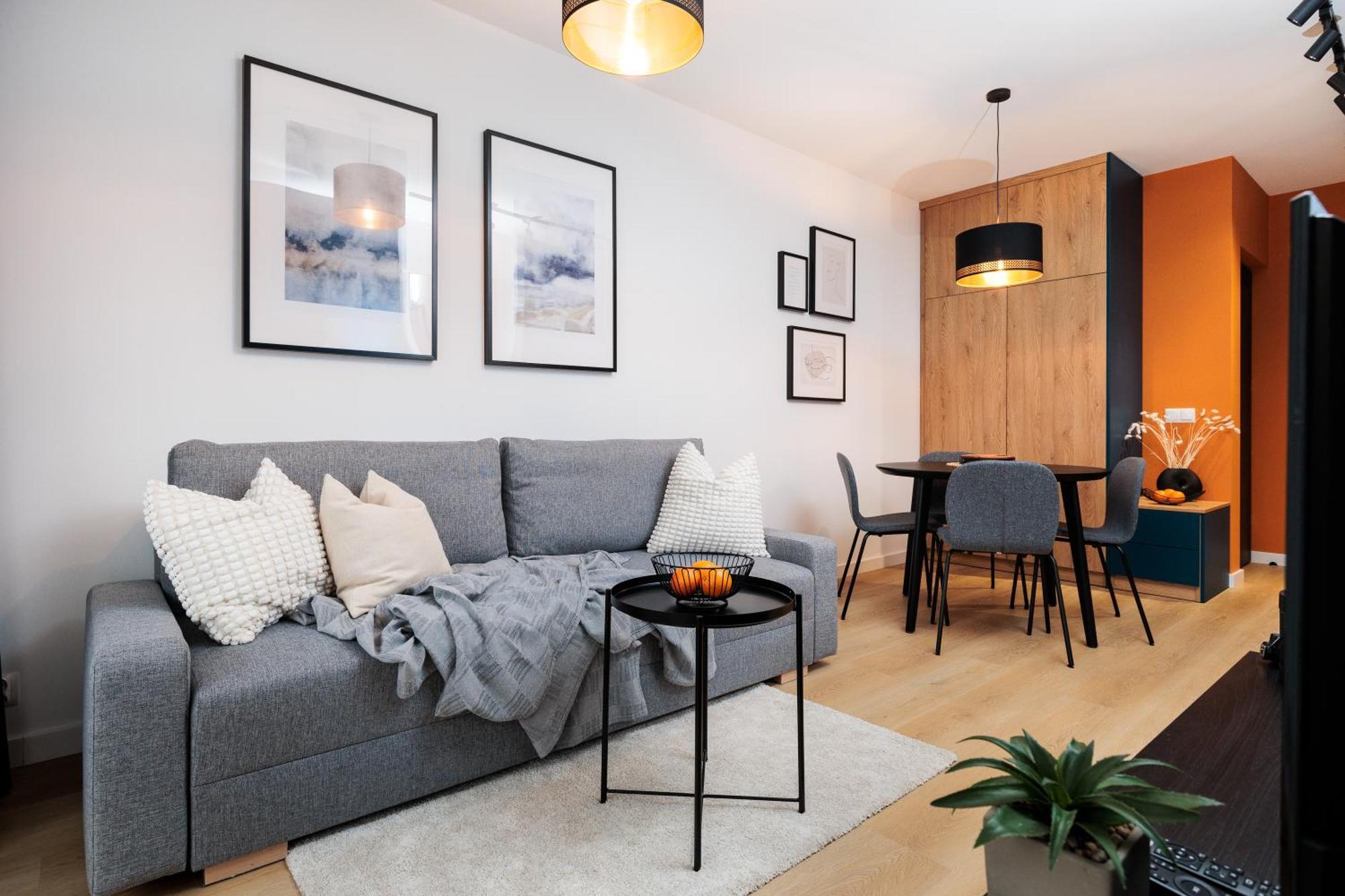 Colorful - By Upstairs Apartament *