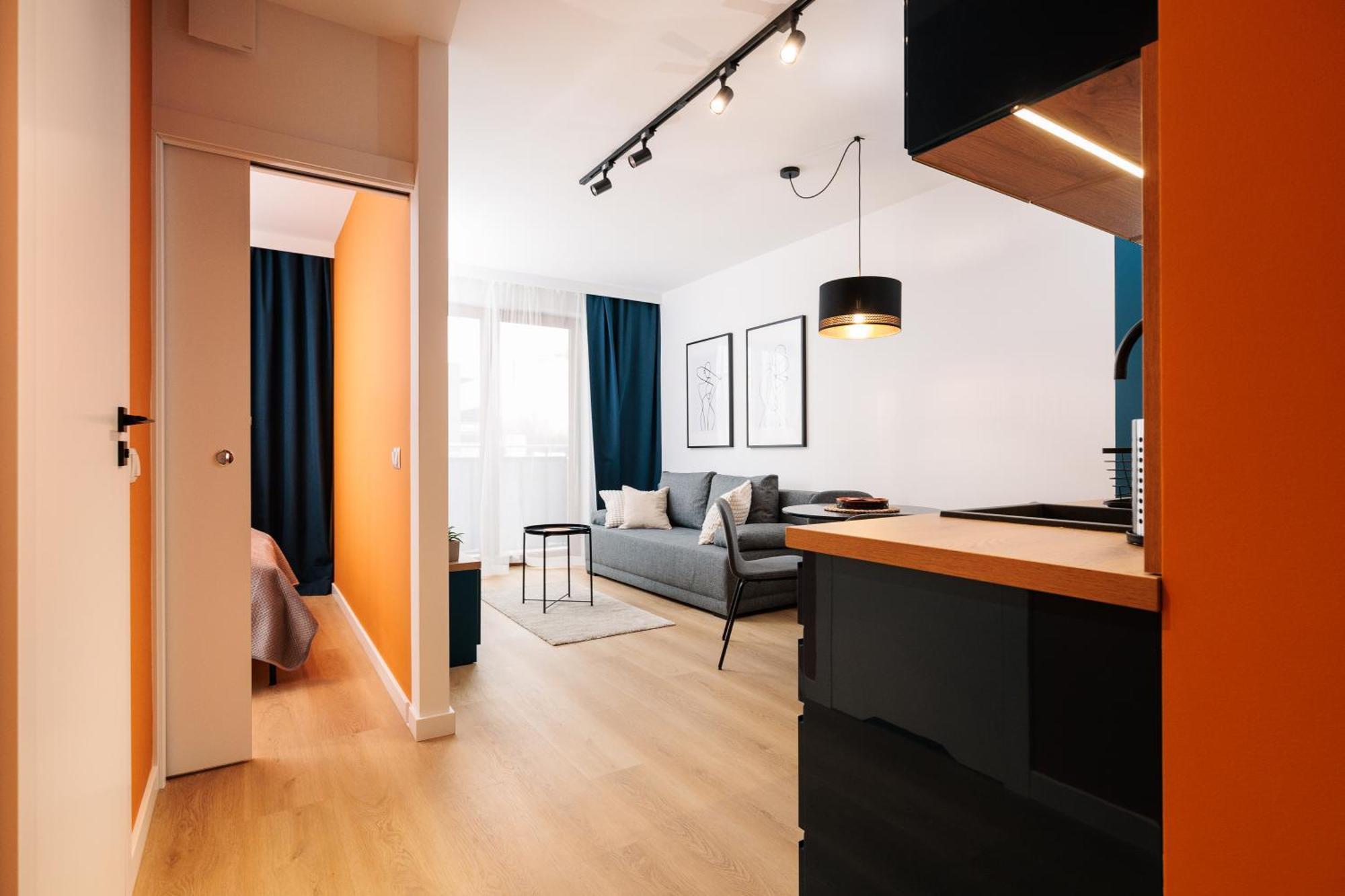 Colorful - By Upstairs Apartament