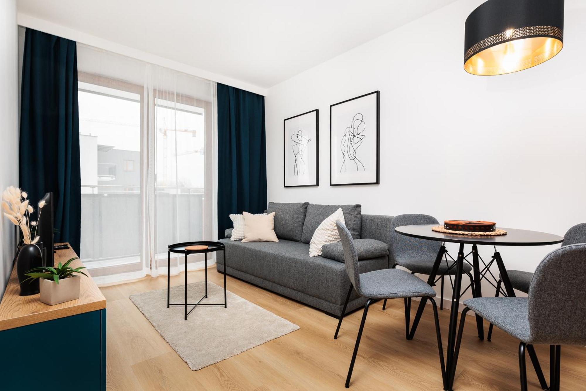 Colorful - By Upstairs Apartament *